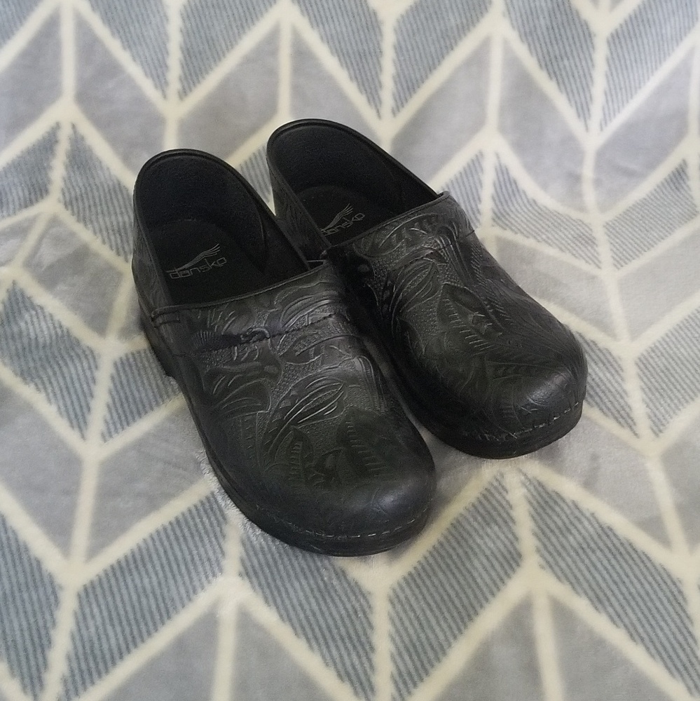 Dansko Pro Tooled Black Leather Clogs Size 8 EU 38